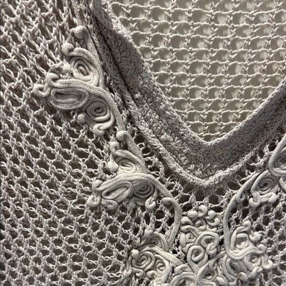 Tommy Bahama Tan Crochet Knit Blouse size small - Picture 3 of 9